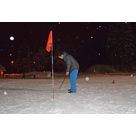 Golf sur neige en nocturne