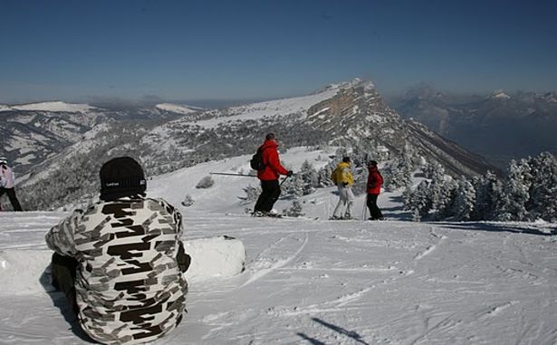 Snowboarders et skieurs Lans-en-Vercors